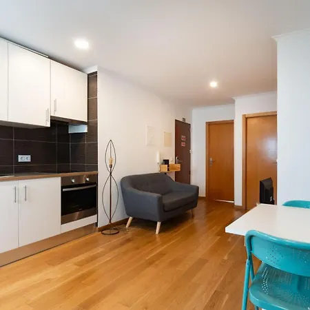 2-bed With Cozy Private Terrace At Intendente * Lisbona