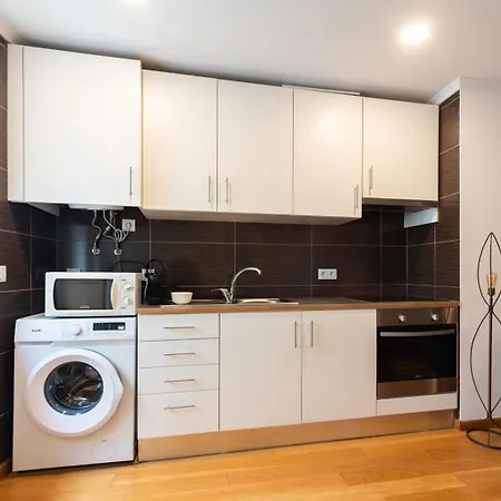 Appartamento 2-bed With Cozy Private Terrace At Intendente Lisbona