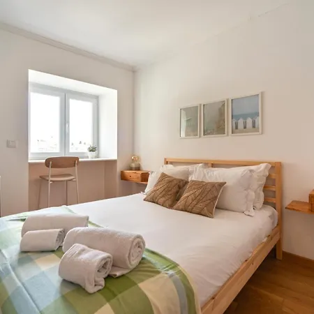 2-bed With Cozy Private Terrace At Intendente Appartamento Lisbona