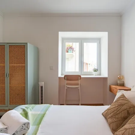 2-bed With Cozy Private Terrace At Intendente * Lisbona