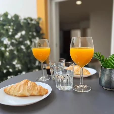 2-bed With Cozy Private Terrace At Intendente * Lisbona