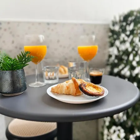 2-bed With Cozy Private Terrace At Intendente Lissabon