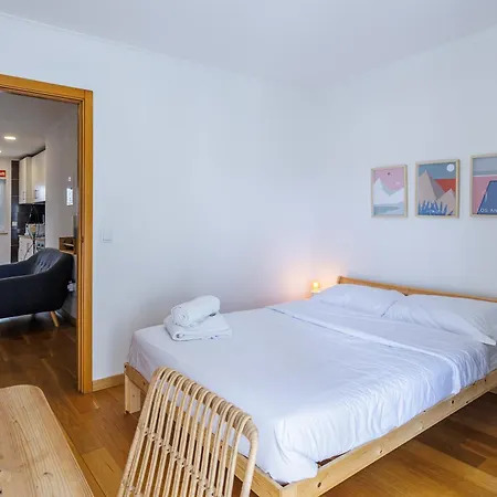 2-bed With Cozy Private Terrace At Intendente * Lisbona