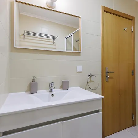2-bed With Cozy Private Terrace At Intendente Lisbona