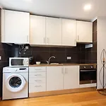 아파트 2-bed With Cozy Private Terrace At Intendente 리스본
