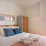 2-bed With Cozy Private Terrace At Intendente 리스본