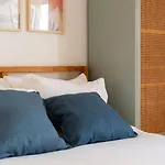 아파트 2-bed With Cozy Private Terrace At Intendente