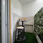 아파트 2-bed With Cozy Private Terrace At Intendente 리스본